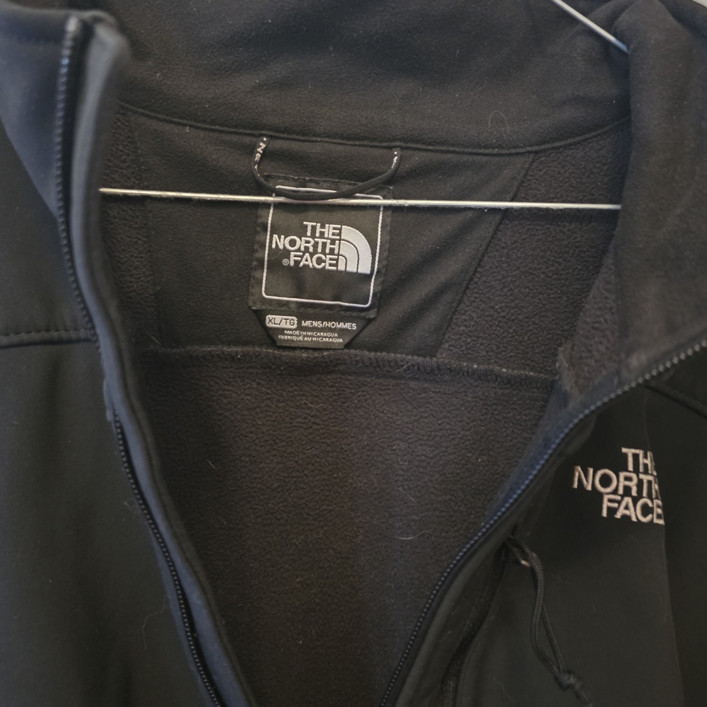 The North Face Men's Black Apex Jacket - Picture 3 of 4